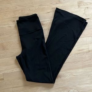 Groove Super-High-Rise Flared Pant Nulu
Regular